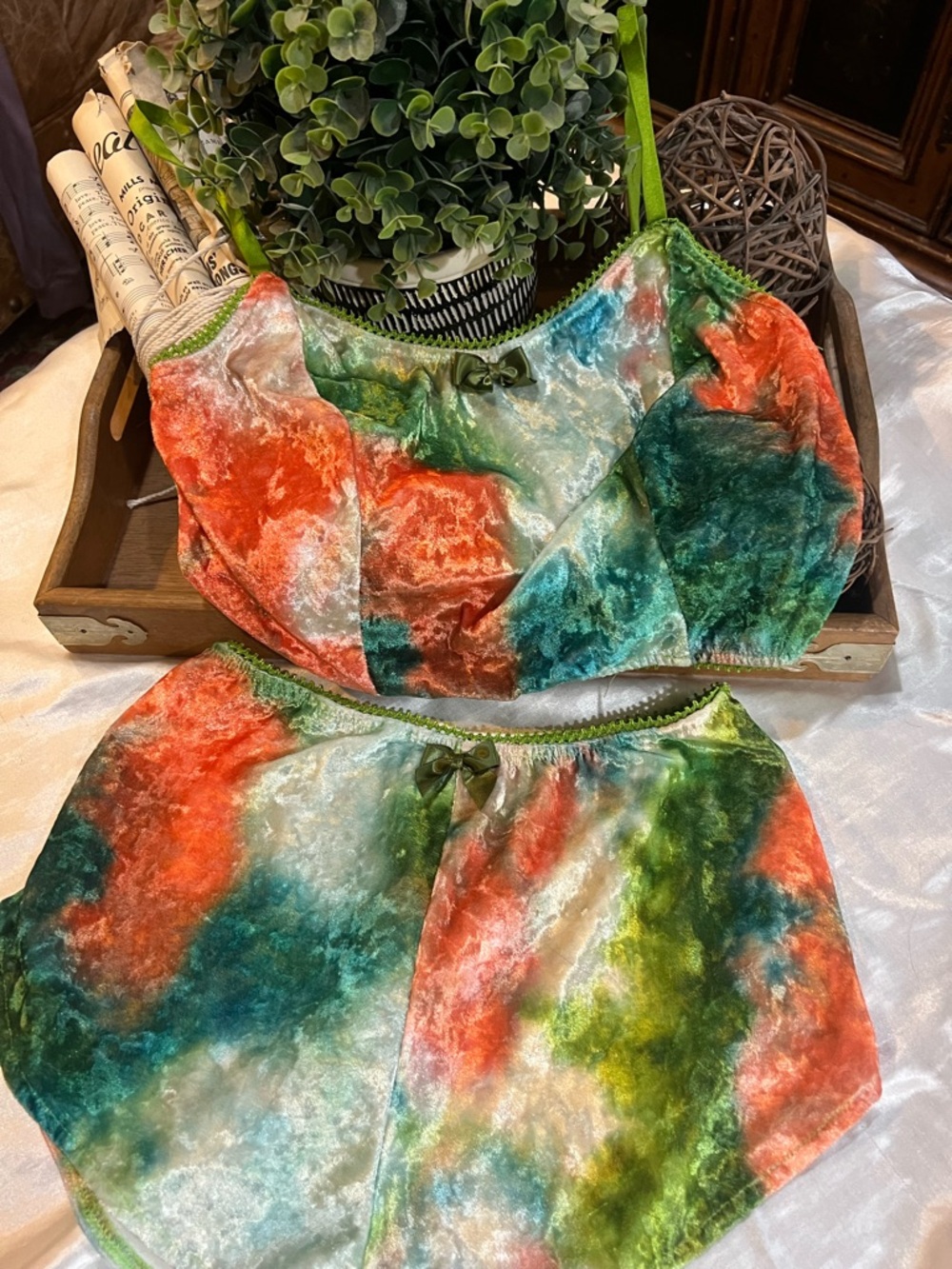 Women's Tie-Dye Velvet Pajama Set - Green & Orange